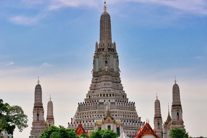 Grand Palace & Temples of Bangkok with experienced guide