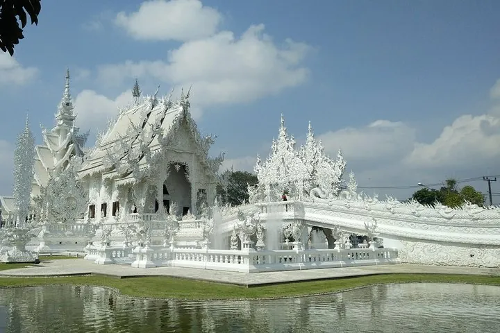 Half Day Cycling Tour to the White temple — photo 4