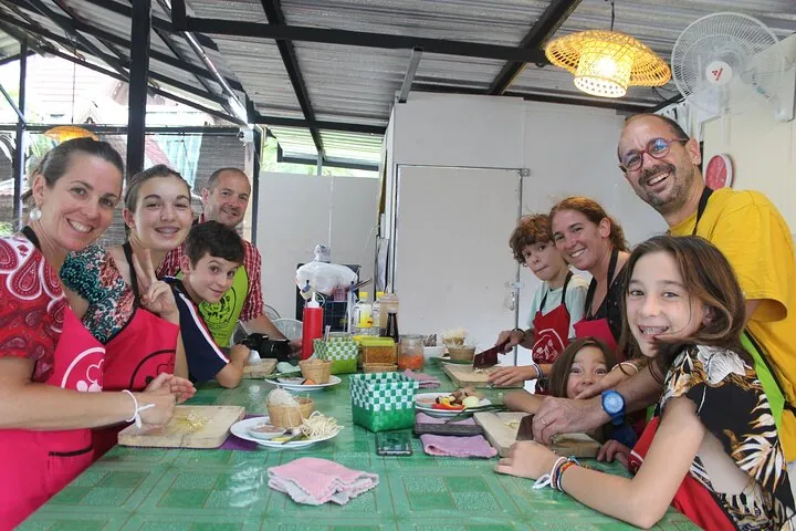 Half Day Evening Cooking Class with Market Tour in Chiang Mai — photo 4