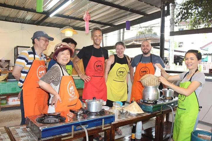 Half Day Morning Cooking Class with Market Tour in Chiang Mai — photo 5