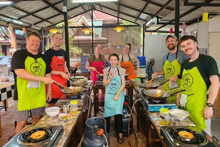 Half Day Morning Cooking Class with Market Tour in Chiang Mai