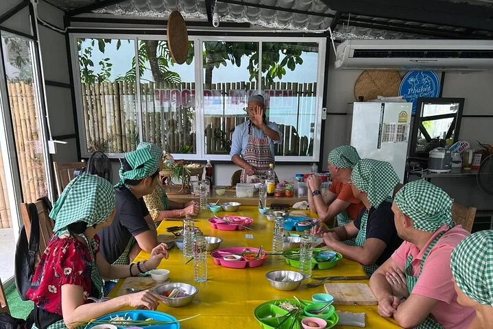 Half day Thai cooking Class + Market tour+Garden tour