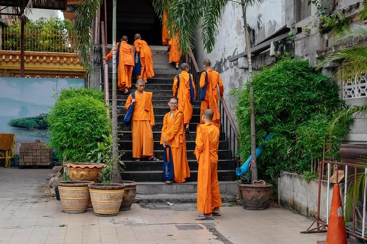 Highlights & Hidden Gems With Locals: Best of Bangkok Private Tour — photo 4