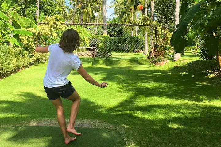 Go the easy way (5 aside goal) or over the bar? The course is designed for all levels.