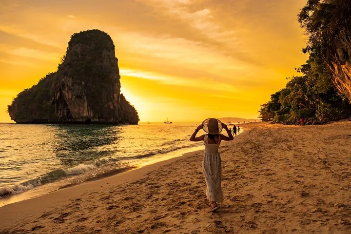 capturing the fleeting beauty of a mesmerizing sunset at Railay.