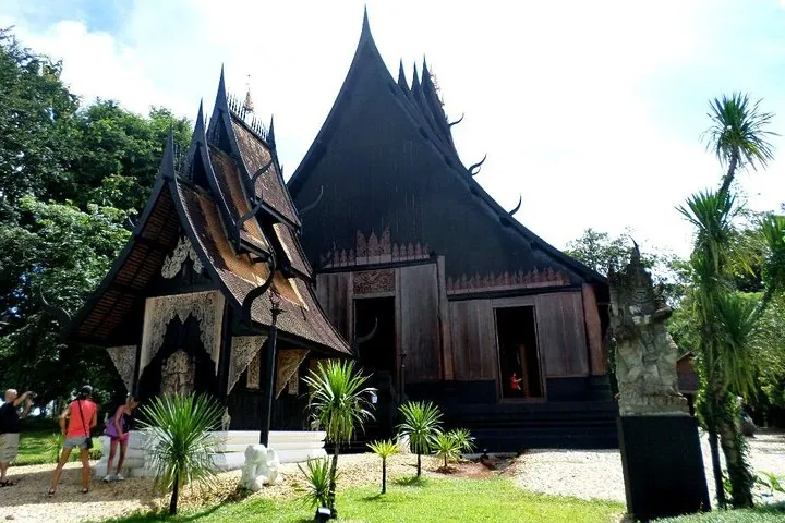 One Day Tour Chiang Rai(White Temple , Blue Temple, Black House) Private Tour — photo 3