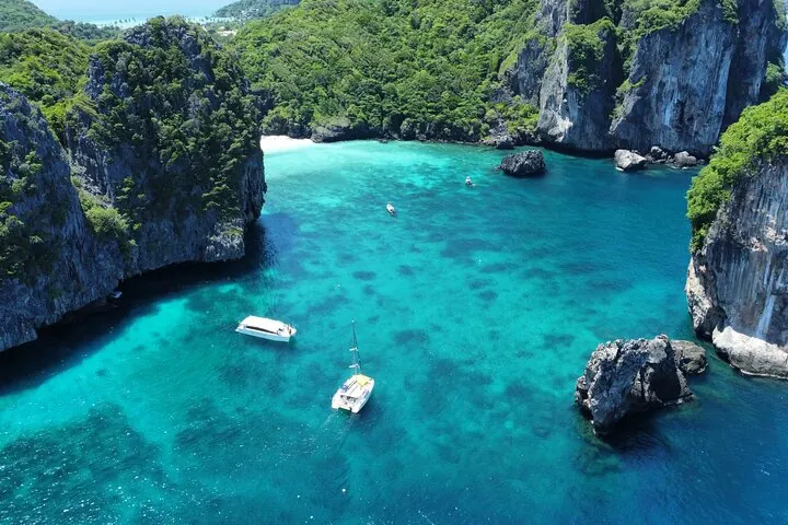 Phi Phi, Maya and Bamboo Islands Day Tour by Speedboat in Krabi — photo 2