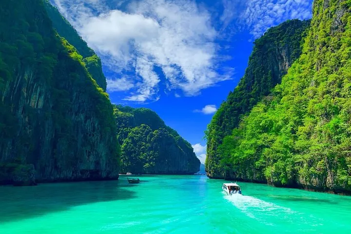 Phi Phi, Maya and Bamboo Islands Day Tour by Speedboat in Krabi — photo 4