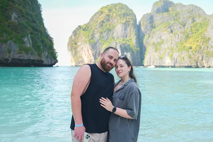 Phi Phi & Maya Bay PREMIUM Trip by Speedboat: Full Food & Pickup