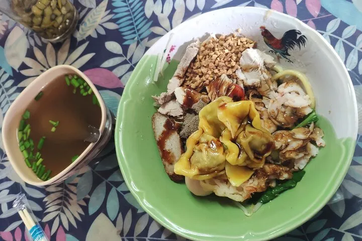 Phuket Food Tour and City Walk by Jane