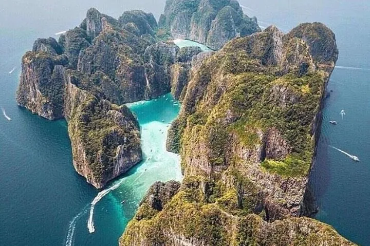 Premium Phi Phi, Maya Bay, Bamboo islands tour Speed Catamaran