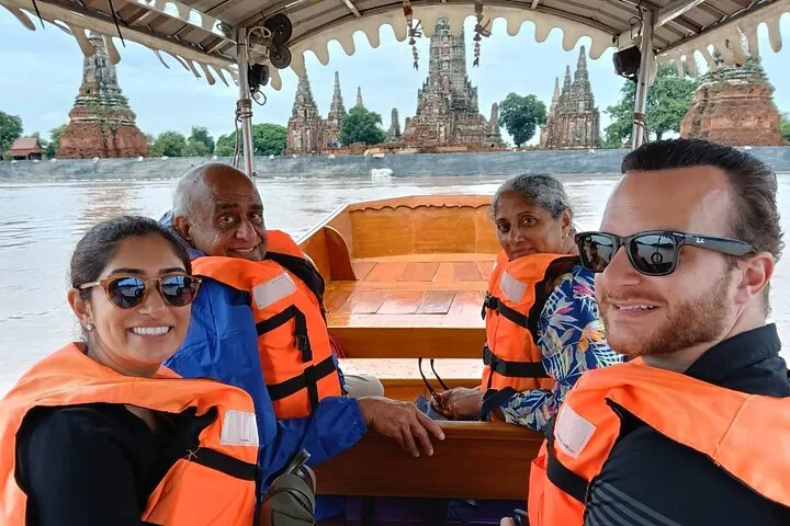 Private Boat tour around Ayutthaya Historical park