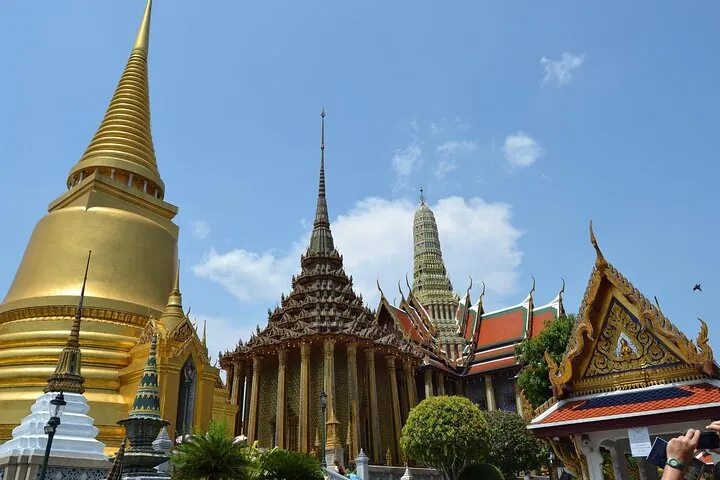 Wat Phra Chetuphon Explore
