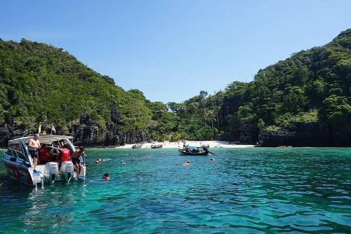 Private speedboat to unspoiled place