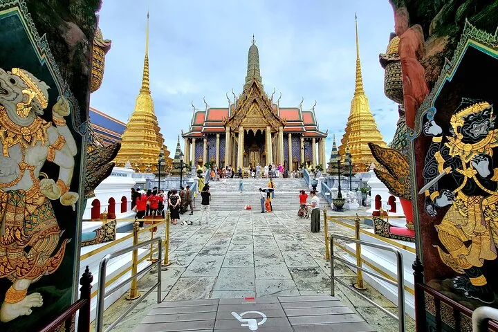One of the best spot inside the Emeral Buddha Temple.
