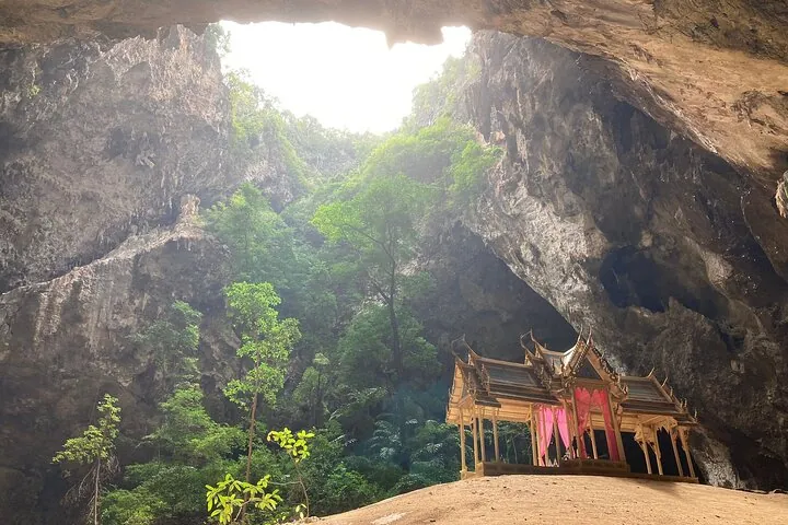 Cave Telple Parya Nakon