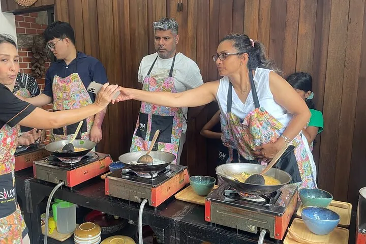 Silom Thai Cooking School with Fresh Market Tour — photo 2