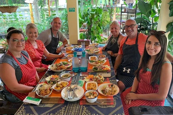Thai Cooking Class with Local Market Tour in Koh Samui — photo 2