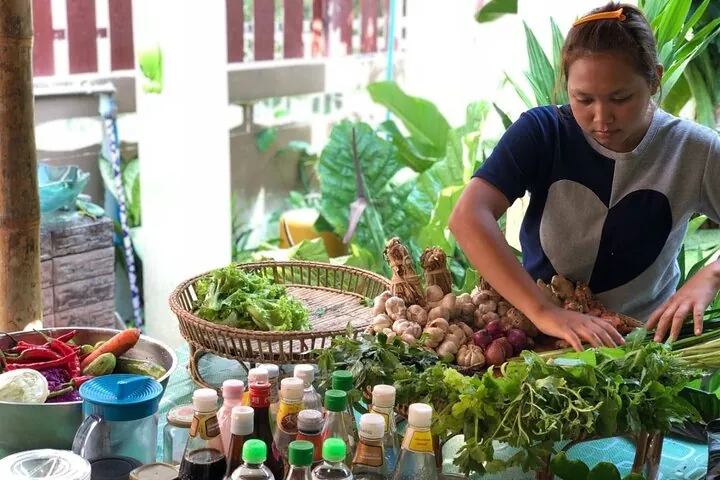 Thai Cooking Class with Local Market Tour in Koh Samui — photo 5