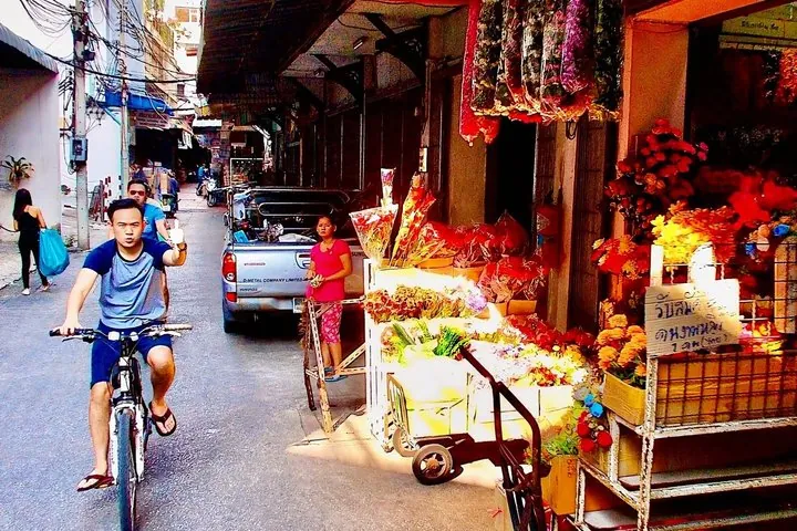 Thai Culture and Bangkok Local Life 4- Hour Bike Tour — photo 4