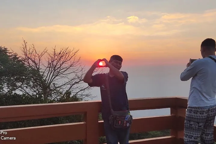 Wat Phra That Doi Suthep spiritual Sunrise Tour with an Ex-monk — photo 5